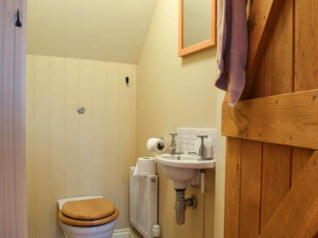 Bathroom | Bea Cottage, Bourton On The Water