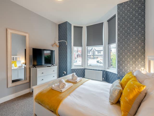 Double bedroom | Apartment One - King Apartments, Southport