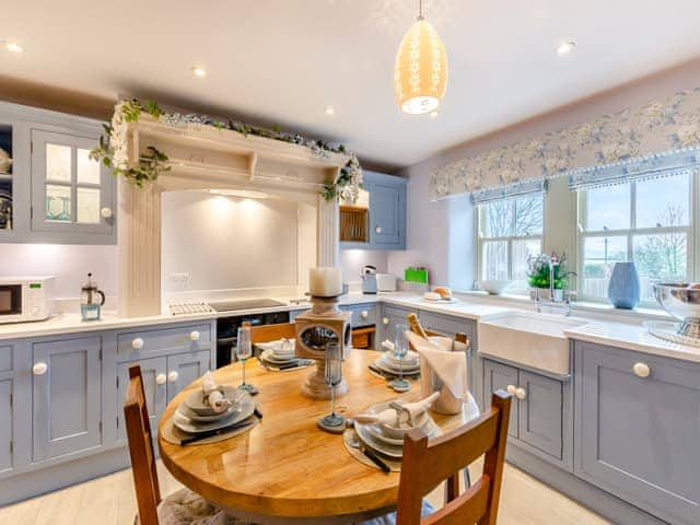 Charming kitchen/ dining area | Graydon Cottage - Meresyke Farm, Wigglesworth, near Settle