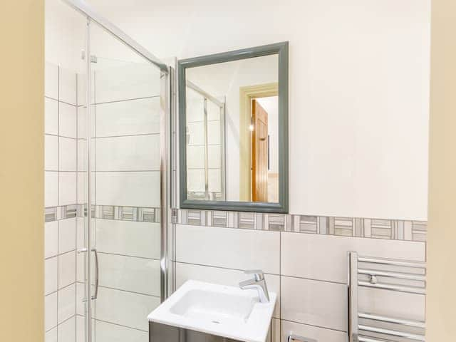 Bathroom | Graydon Cottage - Meresyke Farm, Wigglesworth, near Settle