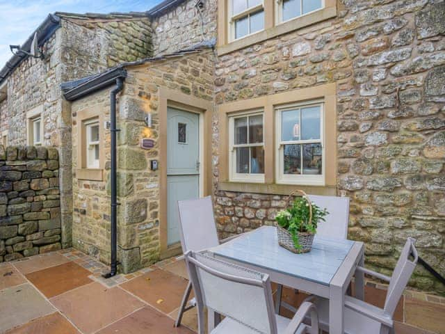 Sitting-out-area | Graydon Cottage - Meresyke Farm, Wigglesworth, near Settle