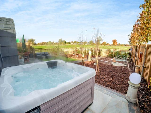 Hot tub | The Hive - Brookfields Holiday Farm, Church Broughton, near Derby