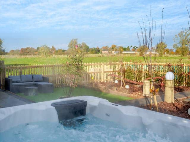 Hot tub | The Hive - Brookfields Holiday Farm, Church Broughton, near Derby