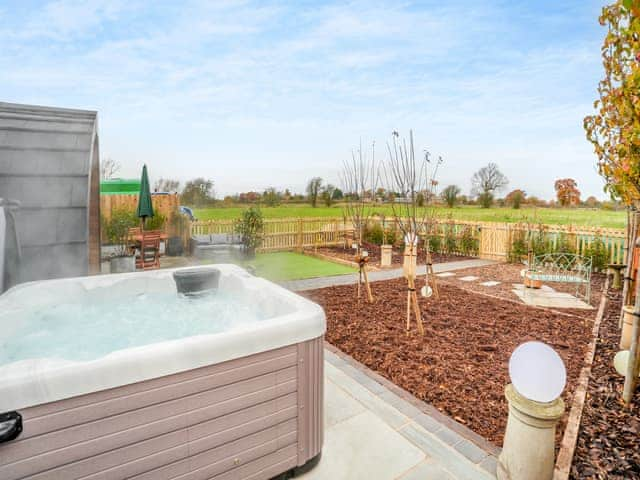 Hot tub | The Hive - Brookfields Holiday Farm, Church Broughton, near Derby