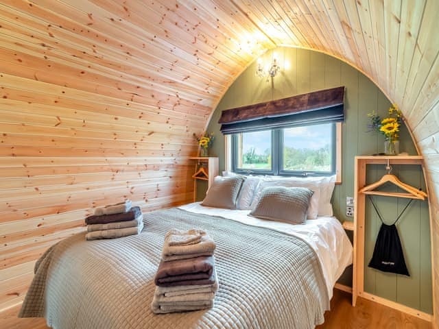 Double bedroom | The Hive - Brookfields Holiday Farm, Church Broughton, near Derby