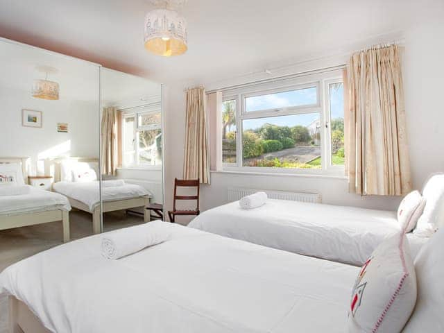 Twin bedroom | Bay Tree, Portscatho