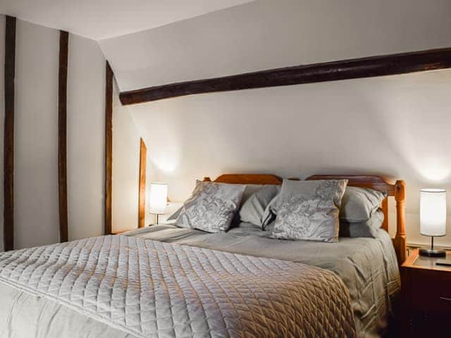 Double bedroom | Burwood Cottage, Chalkhouse Green, near Reading