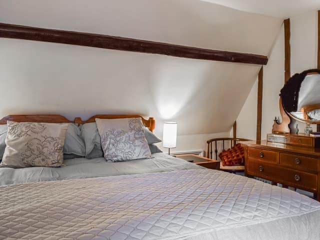 Double bedroom | Burwood Cottage, Chalkhouse Green, near Reading