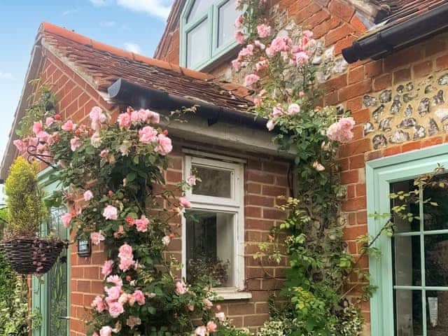 Exterior | Burwood Cottage, Chalkhouse Green, near Reading