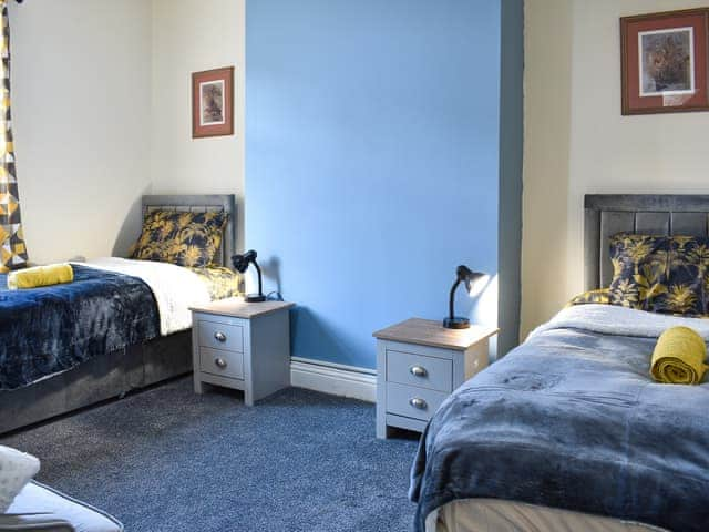 Twin bedroom | Seymour House, Bishop Auckland