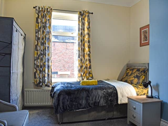 Twin bedroom | Seymour House, Bishop Auckland