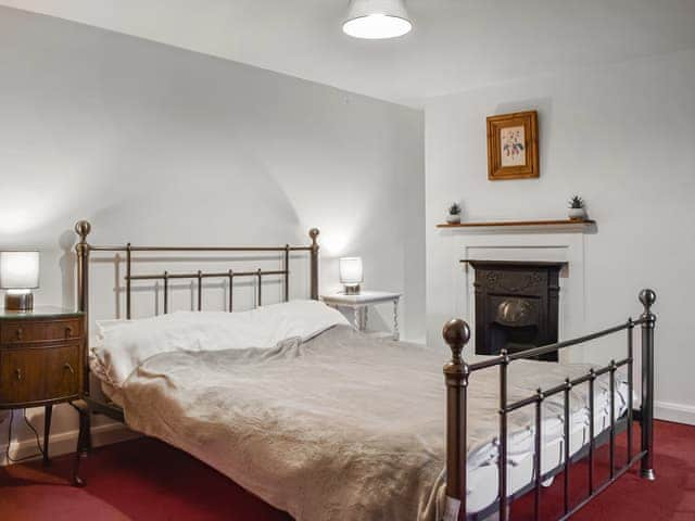 Double bedroom | Winsbeer Cottage, Buckland Monachorum