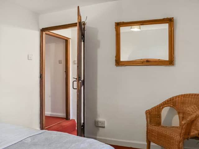 Double bedroom | Winsbeer Cottage, Buckland Monachorum