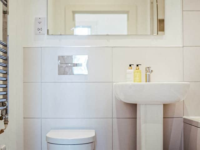 Bathroom | Apartment 7 - York Riverside Apartments, York