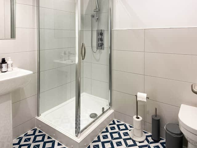 Shower room | Apartment 10 - York Riverside Apartments, York