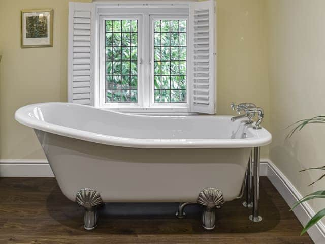 Bathroom | Flanders Cottage, Lymington