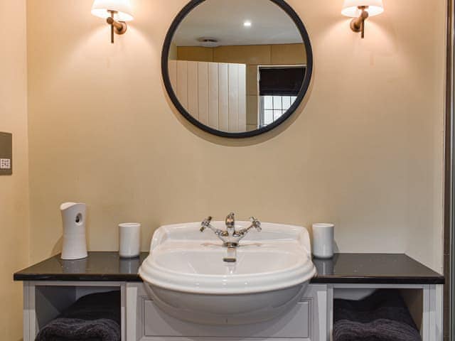 Bathroom | Flanders Cottage, Lymington