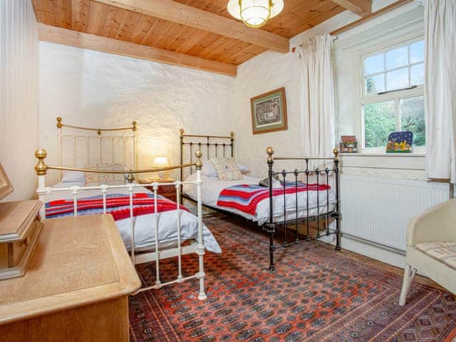 Twin bedroom | Hallowarren Barn, The Lizard, near Falmouth