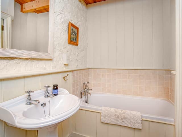 Bathroom | Hallowarren Barn, The Lizard, near Falmouth