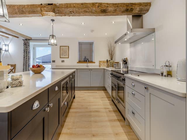 Kitchen | Hares Hollow - Plas Cerrig Luxury Barns, Llanymynech