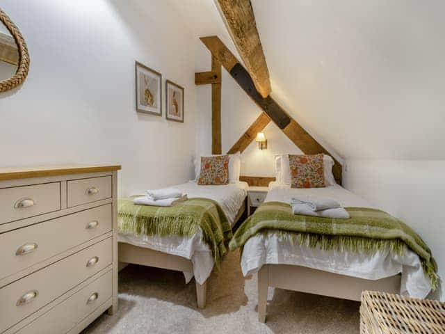 Twin bedroom | Hares Hollow - Plas Cerrig Luxury Barns, Llanymynech