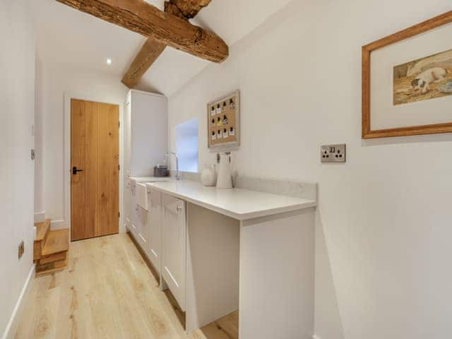 Bathroom | Hares Hollow - Plas Cerrig Luxury Barns, Llanymynech