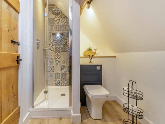 Bathroom | Hares Hollow - Plas Cerrig Luxury Barns, Llanymynech