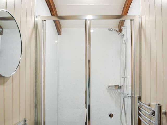 Shower room | Blue Bell - Martindale Shepherds Huts, Pocklington