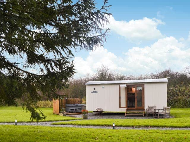 Exterior | Blue Bell - Martindale Shepherds Huts, Pocklington