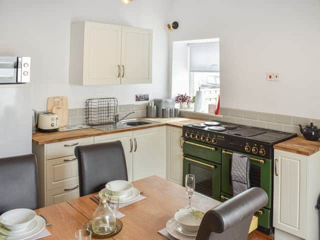 Kitchen/diner | Cozy Cow Cottage, Belford