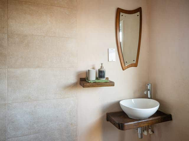 Shower room | Sunrise Cabin, East Ilsley