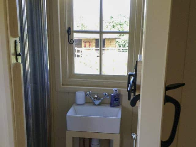 Shower room | Beeches Shepherd Hut, Harleston