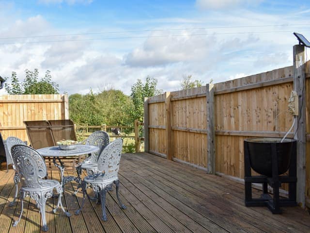 Sitting-out-area | Beeches Cart Lodge, Harleston