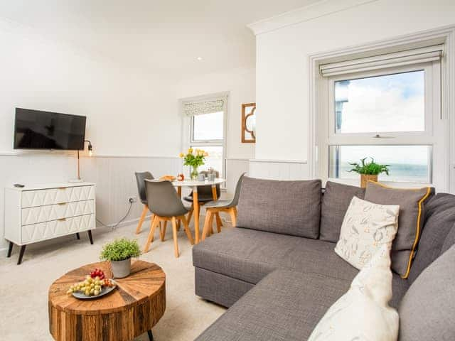 Open plan living space | Turtle Beach - Sunnybeach Holiday Apartments, Paignton