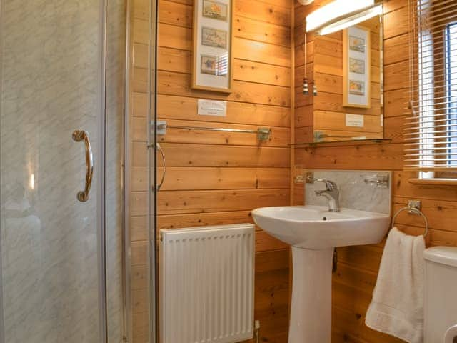 Bathroom | Pine Lodge, Ilfracombe