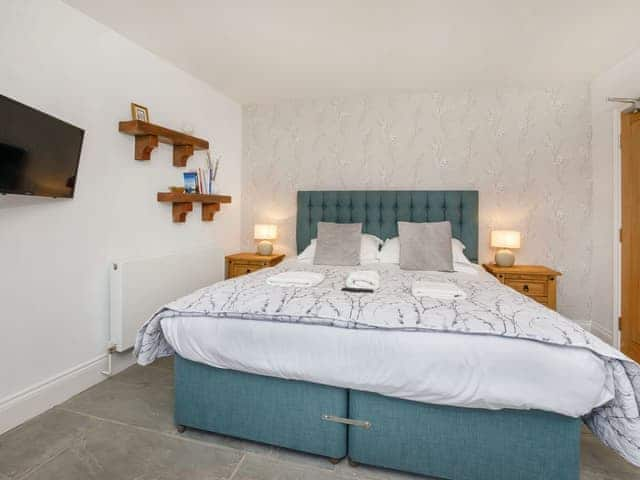 Welcoming double bedroom | The Granary - Holtby Grange Cottages, Holtby, near York