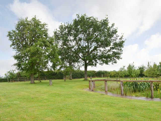 Extensive shared garden and grounds | The Granary - Holtby Grange Cottages, Holtby, near York