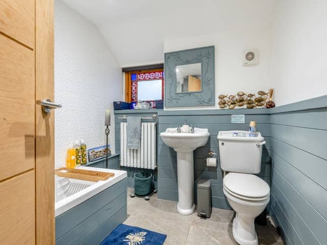 Bathroom | Spring Cottage, Sedgeford