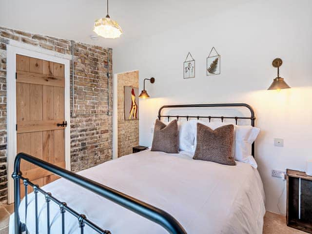 Double bedroom | The Ostlers Cottage, Howell, near Sleaford