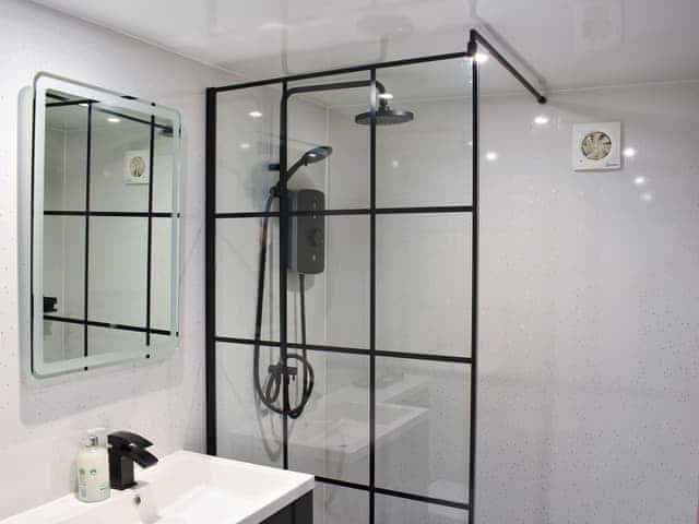 Shower room | Skiddaw View Cottage - Skiddaw View Farm Cottages, Cockermouth