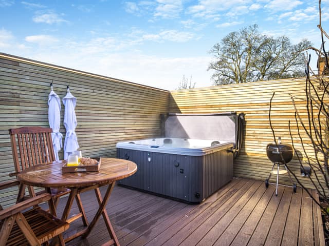 Hot tub | Cheshire Barns- Peartree Cottage - Cheshire Barns, Antrobus, near Northwich