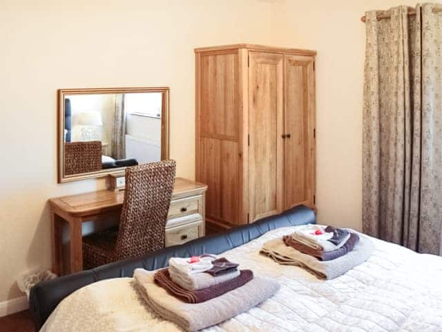 Double bedroom | Badgers Willow, Theddlethorpe, near Mablethorpe