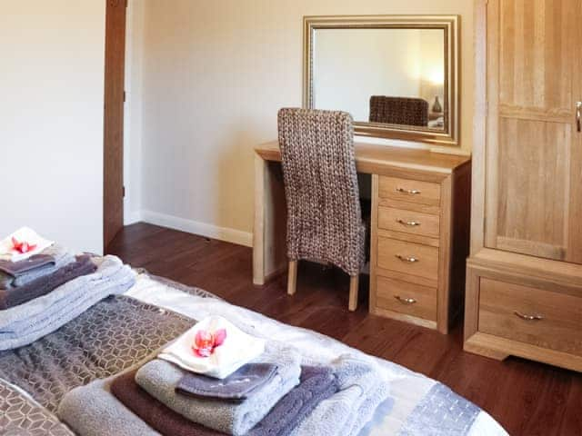 Double bedroom | Badgers Willow, Theddlethorpe, near Mablethorpe