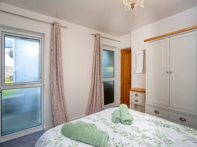 Double bedroom | Higher Trewithen Holiday Cottages -The Cottage - Higher Trewithen Holiday Cottages, Sithians, near Falmouth