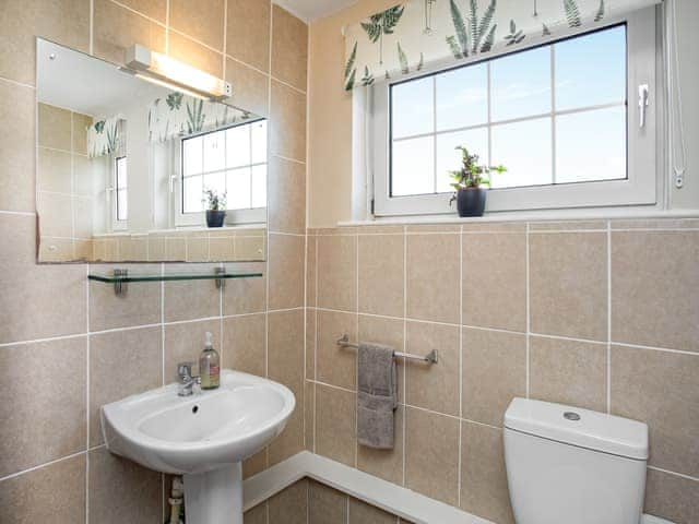 Bathroom | Higher Trewithen Holiday Cottages- The Weavers - Higher Trewithen Holiday Cottages, Sithians, near Falmouth