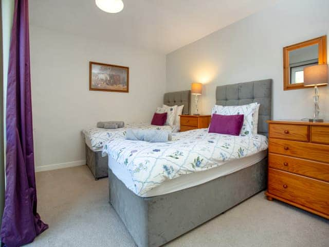 Twin bedroom | The Stable - Higher Trewithen Holiday Cottages, Sithians, near Falmouth