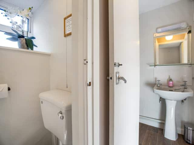 Bathroom | The Stable - Higher Trewithen Holiday Cottages, Sithians, near Falmouth