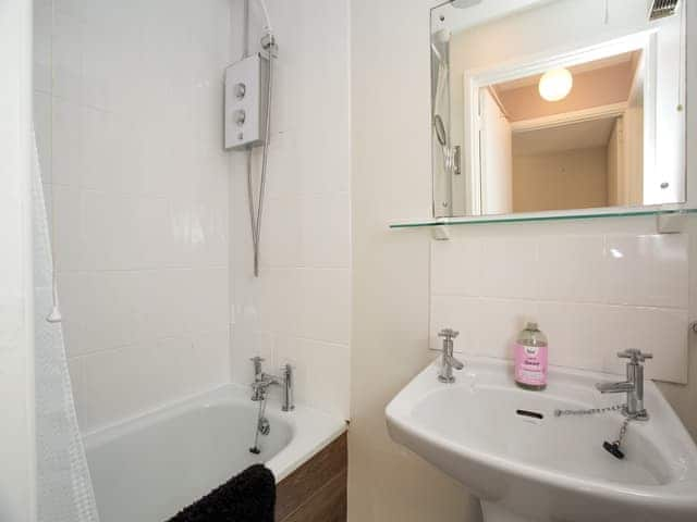 Bathroom | The Stable - Higher Trewithen Holiday Cottages, Sithians, near Falmouth