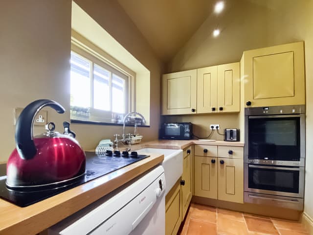 Kitchen | Cottage 5 - Oaklands Farm, East Tytherley