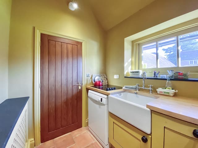 Kitchen | Cottage 5 - Oaklands Farm, East Tytherley